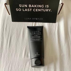 Luna Bronze Glow Gradual Tanning Moisturizer